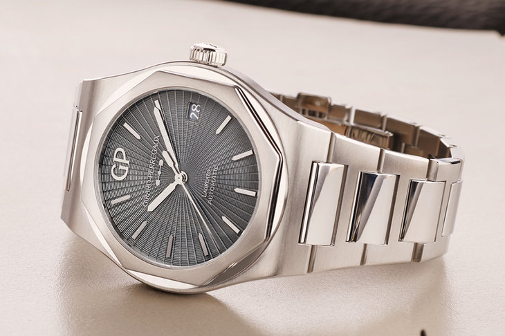 GIRARD-PERREGAUX - LAUREATO - 81010-11-3475-1CM - GP芝柏表再推Laureato力作，灰色琺瑯錶盤質感再升級