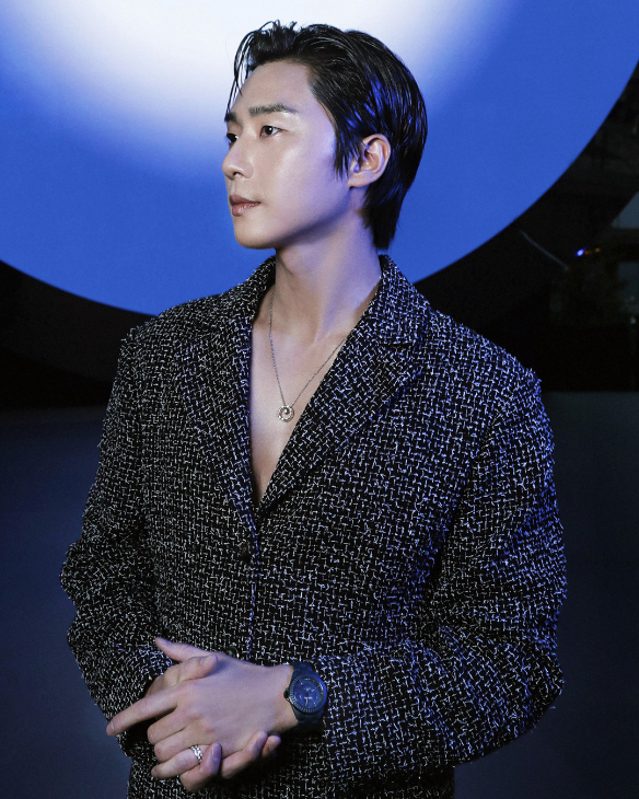 CHANEL - J12 - H9632 - 深邃藍調點亮尖沙咀鐘樓｜CHANEL在港歡慶J12腕錶問世25周年