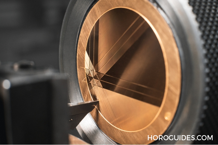 VACHERON CONSTANTIN - TRADITIONNELLE - 6300T/000P-H056 - 270年巔峰獻禮!江詩丹頓Traditionnelle鉑金陀飛輪萬年曆腕錶攜新機芯與精雕飾面同場誌慶