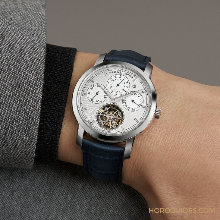 VACHERON CONSTANTIN - TRADITIONNELLE - 6300T/000P-H056 - 270年巔峰獻禮!江詩丹頓Traditionnelle鉑金陀飛輪萬年曆腕錶攜新機芯與精雕飾面同場誌慶