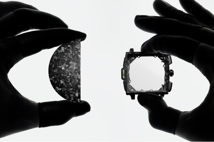 TAG HEUER - MONACO - CBW2185.FC8350 - 嶄新鈦金材質亮相，經典黑白與Gulf藍橙同場現身｜TAG HEUER Monaco三款新錶驚艷登場