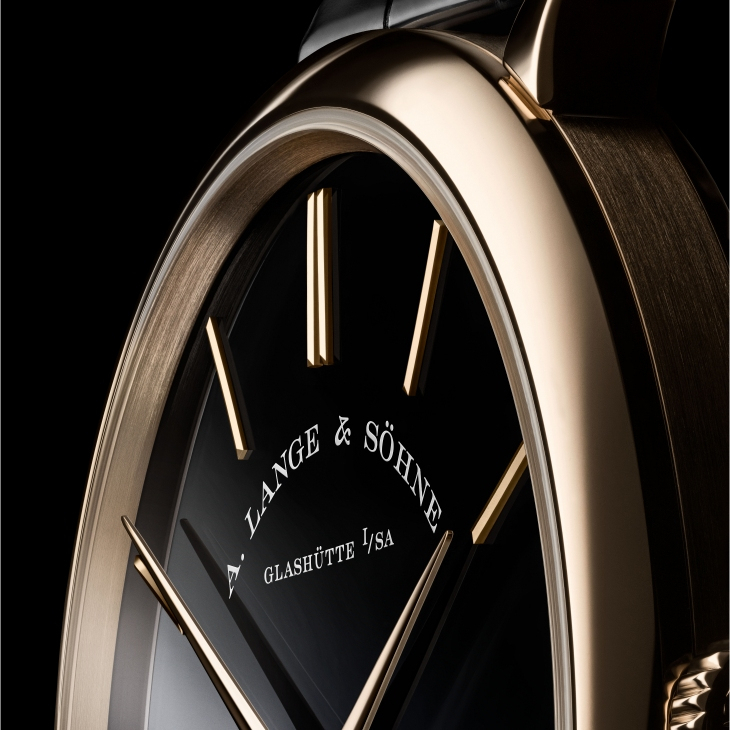 A. LANGE & SÖHNE - SAXONIA - 德系簡約，邂逅冷冽鉑金與溫潤蜜金｜朗格推出Saxonia Thin蜂蜜金及鉑金黑色縞瑪瑙限量版