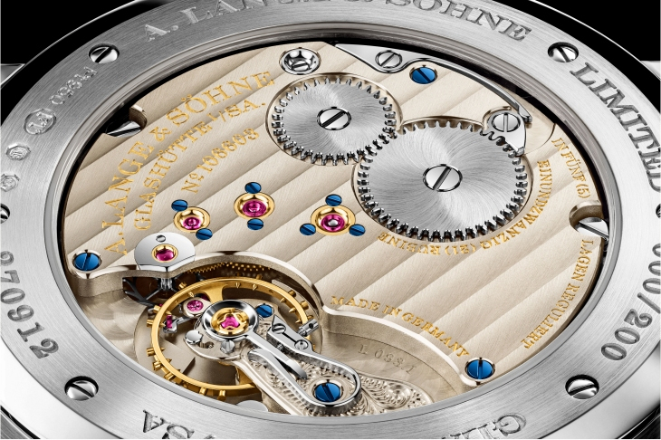 A. LANGE & SÖHNE - SAXONIA - 德系簡約，邂逅冷冽鉑金與溫潤蜜金｜朗格推出Saxonia Thin蜂蜜金及鉑金黑色縞瑪瑙限量版