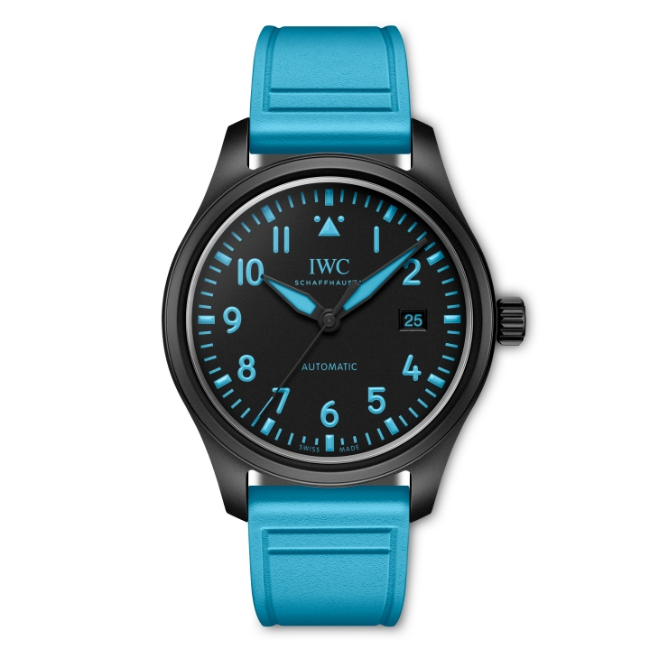 IWC - PILOT - IW389411 - 車手極速藍入作！IWC聯手與Mercedes-AMG馬石油F1™車隊車手George Russell推限量飛行雙傑