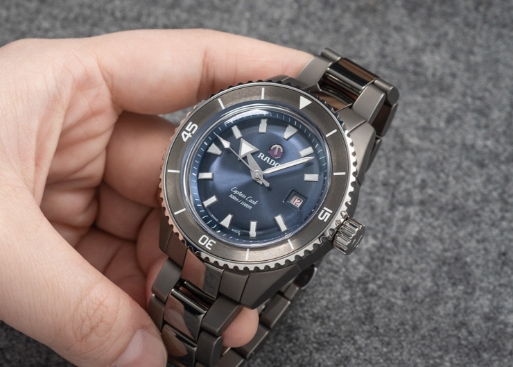 入門價位、專業表現！雷達表Captain Cook全陶瓷潛水錶