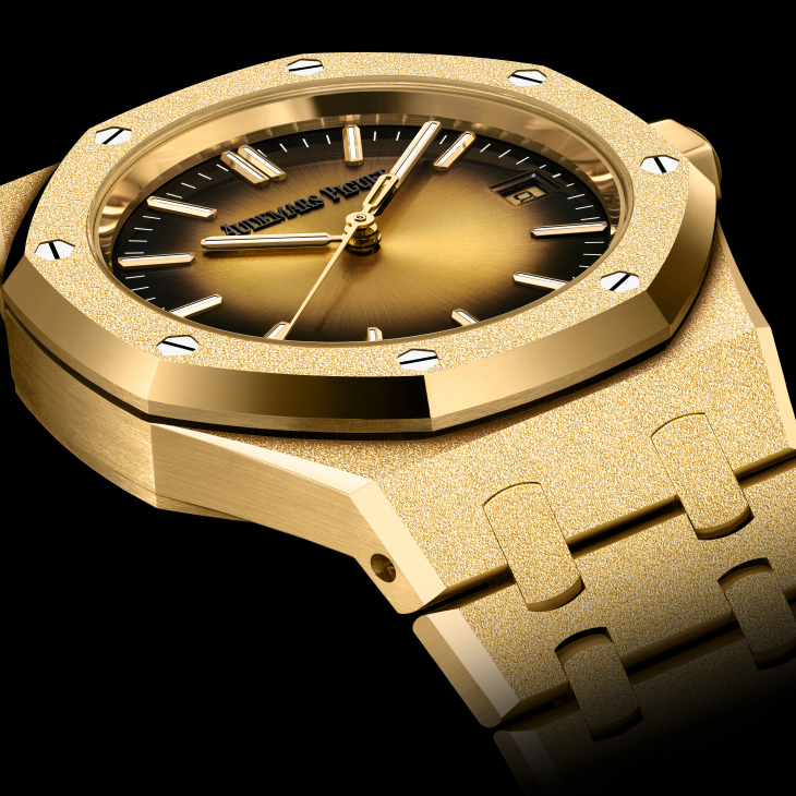 AUDEMARS PIGUET - ROYAL OAK - 26735SG.OO.1320SG.01 - AUDEMARS PIGUET 愛彼如何成為貴金屬專家｜Royal Oak皇家橡樹鏤空飛行陀飛輪自動上鍊沙金腕錶與霜金腕錶