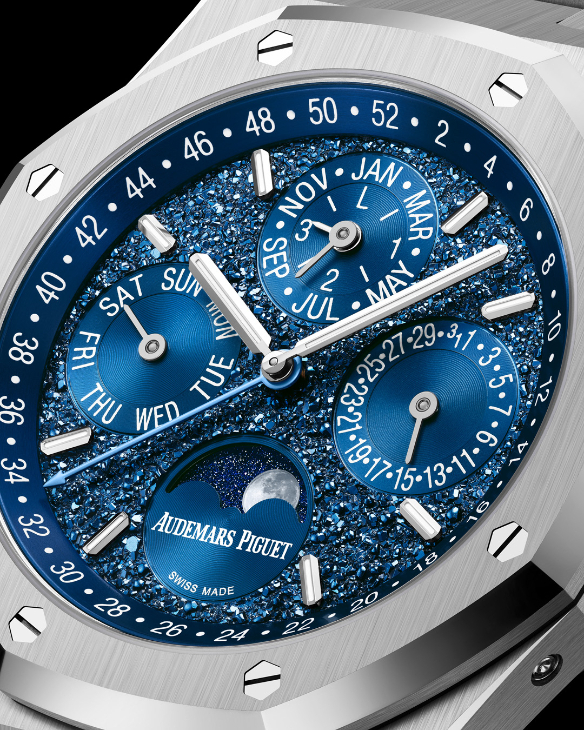 AUDEMARS PIGUET - ROYAL OAK - 77450BA.GG.1361BA.01 - 擁抱經典工藝也探索創新技術，看愛彼AP如何玩轉貴金屬的多重魅力｜2024年新作精選