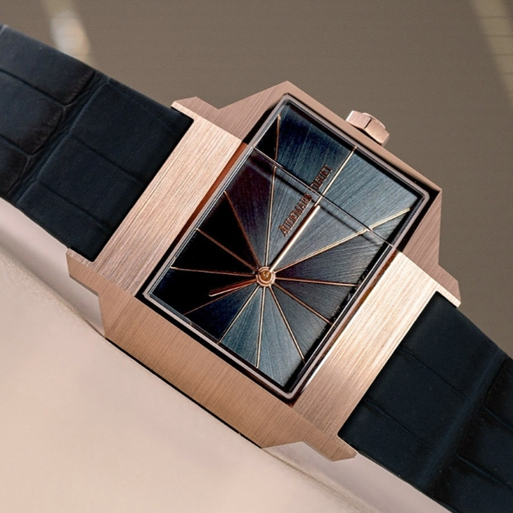 AUDEMARS PIGUET - ROYAL OAK - 77450BA.GG.1361BA.01 - 擁抱經典工藝也探索創新技術，看愛彼AP如何玩轉貴金屬的多重魅力｜2024年新作精選