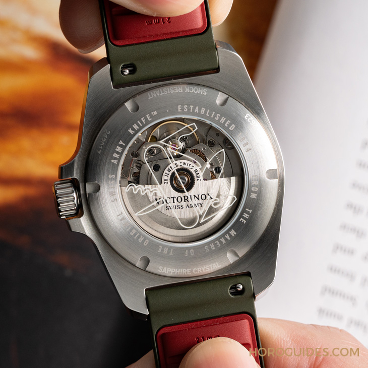 VICTORINOX - I.N.O.X. - 242020 - 除了無法被輾壓的強悍，新一代Victorinox I.N.O.X.系列腕錶還多了從容穿梭不同情境的魅力