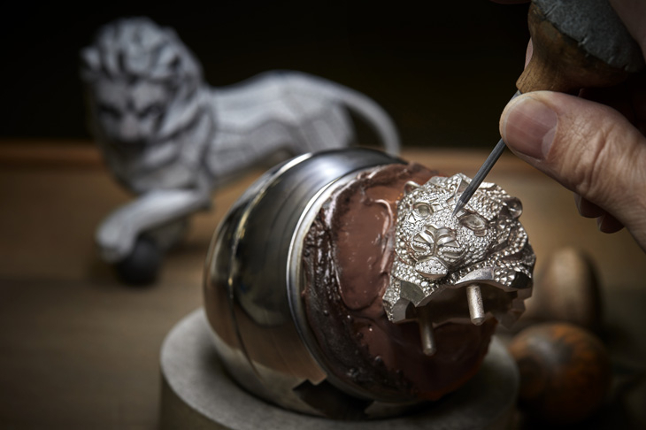 CHANEL - 高級鐘錶 - （Diamonds Astroclock座鐘） - 以獅形雕塑守護時間｜CHANEL The Lion of Mademoiselle系列時計