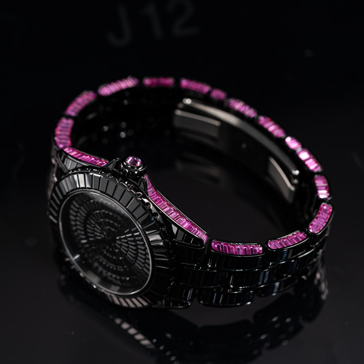 CHANEL - J12 - （Mademoiselle J12 Blush Caliber 12.1機芯38毫米腕錶） - 以粉紅色調為腕錶上妝：CHANEL BLUSH限定腕錶系列，彩妝美學與高級製錶的交會