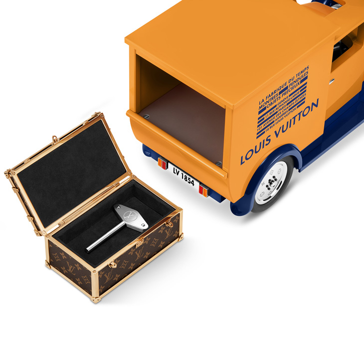 LOUIS VUITTON - 精湛工藝 - (LOUIS VUITTON CAMIONNETTE) - 連胎紋都是「LV」的復古小貨車|Louis Vuitton Camionnette座鐘