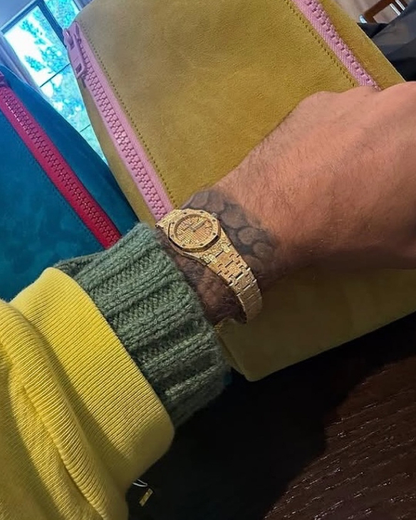 AUDEMARS PIGUET - ROYAL OAK - 77451ST.ZZ.1361ST.03 - 情人節送錶原來可以這樣挑!懂錶的人都這樣選