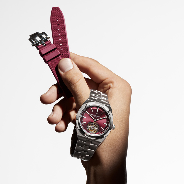 VACHERON CONSTANTIN - OVERSEAS - 6000V/210T-H179 - 江詩丹頓Overseas罕見酒紅面盤現身|超薄萬年曆與鈦金屬陀飛輪全解析