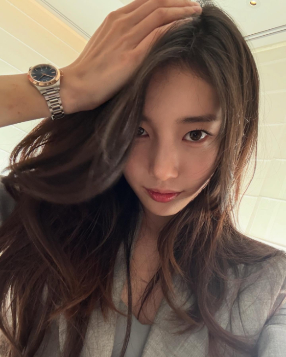 LONGINES - DOLCEVITA - L5.200.5.71.7 - 秀智Suzy與她的LONGINES浪琴表，比時光更閃耀的優雅瞬間