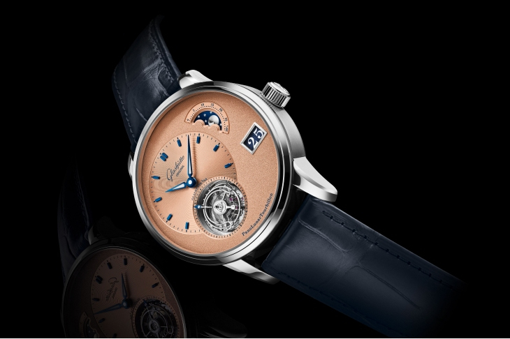 GLASHÜTTE ORIGINAL - PANO - 1-93-03-01-03-61 - 源自赭紅鐵色，格拉蘇蒂原創鉑金限量版PanoLunar Tourbillon，揭幕嶄新錶盤工坊