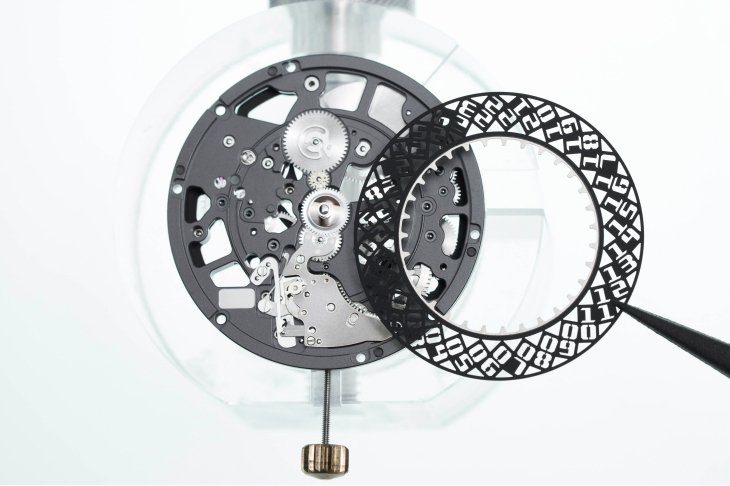 RICHARD MILLE - MEN - RM 33-03 - 酒桶化圓，鏤藝新境｜RICHARD MILLE全新RM 33-03自動上鍊腕錶雙版本登場